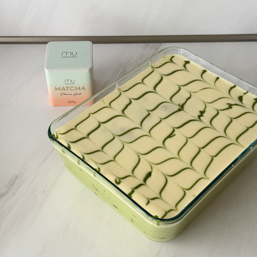 Einfaches No-Bake Erdbeer-Matcha-Dessert